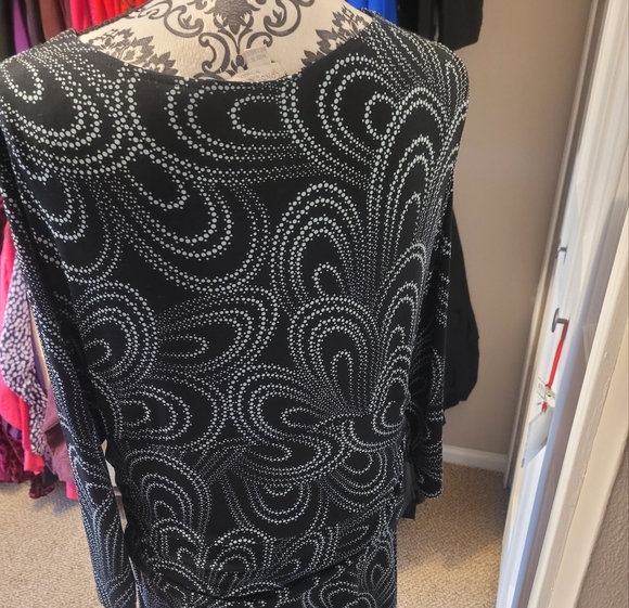 London Times Black Sheath Dress with 3/4 Sleeves and Scoop Neck - Picture 3 of 4